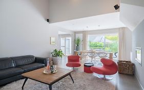 Ruime woning met grote omheinde tuin